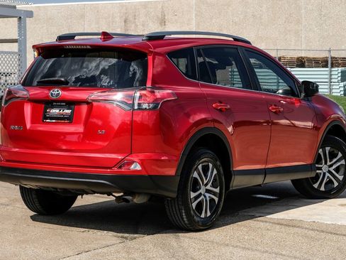 Used 2017 Toyota RAV4 LE FWD image 8