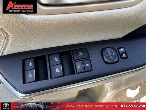 Used 2016 Toyota Camry XLE FWD image 21
