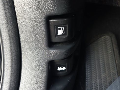 Used 2017 Honda CR-V LX image 28