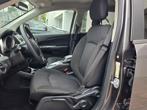 Used 2020 Dodge Journey SE image 12