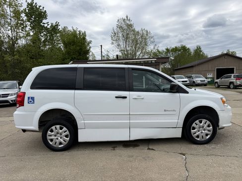 Used 2017 Dodge Grand Caravan SE w/ Power Window Group FWD image 7