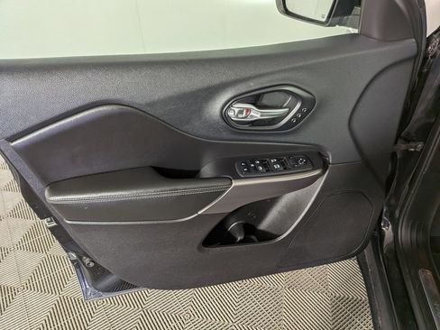 Used 2019 Jeep Cherokee Limited AWD/4WD image 15
