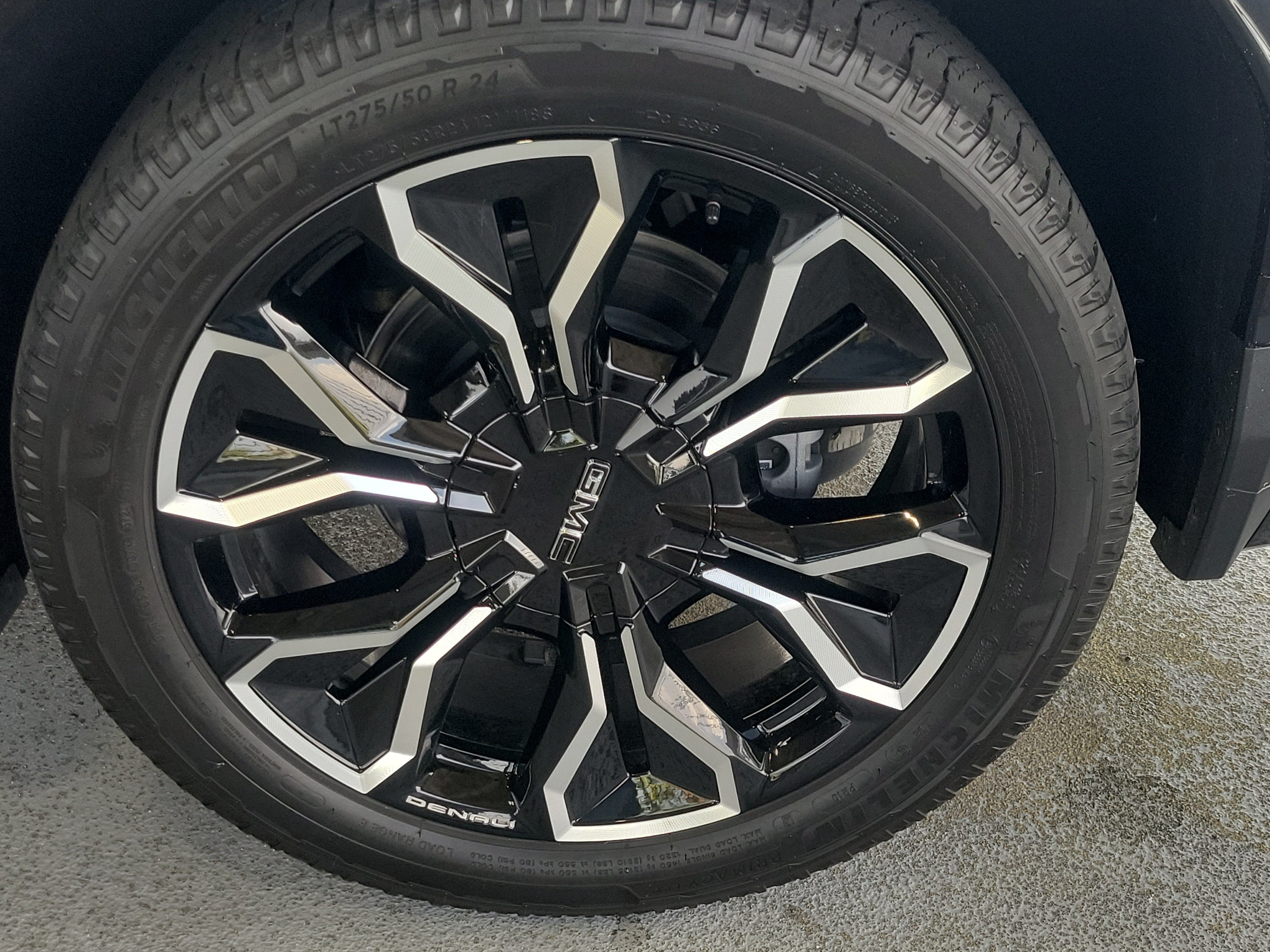 Used 2025 GMC Sierra EV Denali AWD/4WD image 5