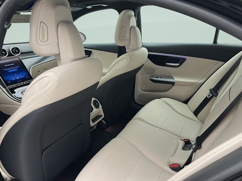 Used 2025 Mercedes-Benz C 300 4MATIC Sedan image 9