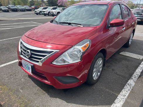 Used 2015 Nissan Versa SV image 1