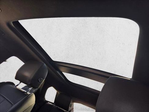 Used 2023 Land Rover Range Rover Evoque R-Dynamic SE image 16