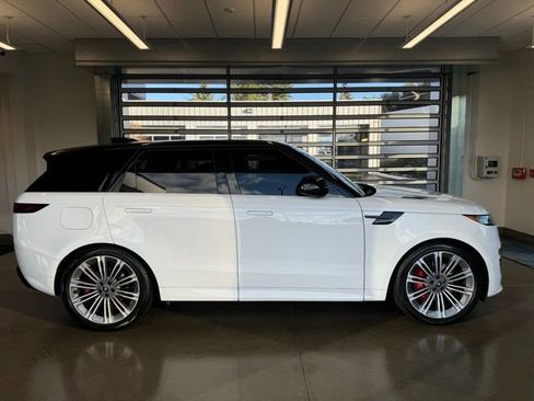 Used 2023 Land Rover Range Rover Sport SE Dynamic image 3