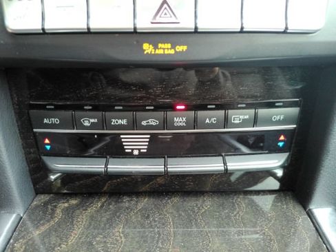 Used 2014 Mercedes-Benz E 250 BlueTEC Sedan image 45
