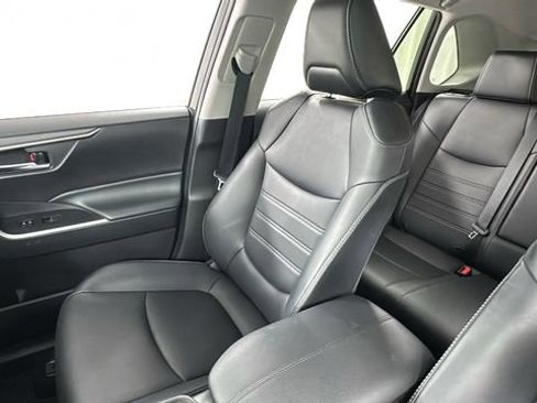 Used 2019 Toyota RAV4 XLE Premium image 13