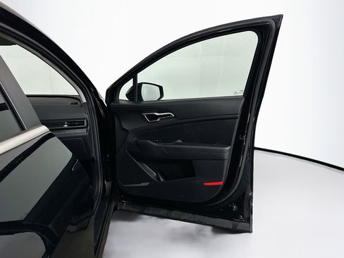 Used 2025 Kia Sportage LX image 30