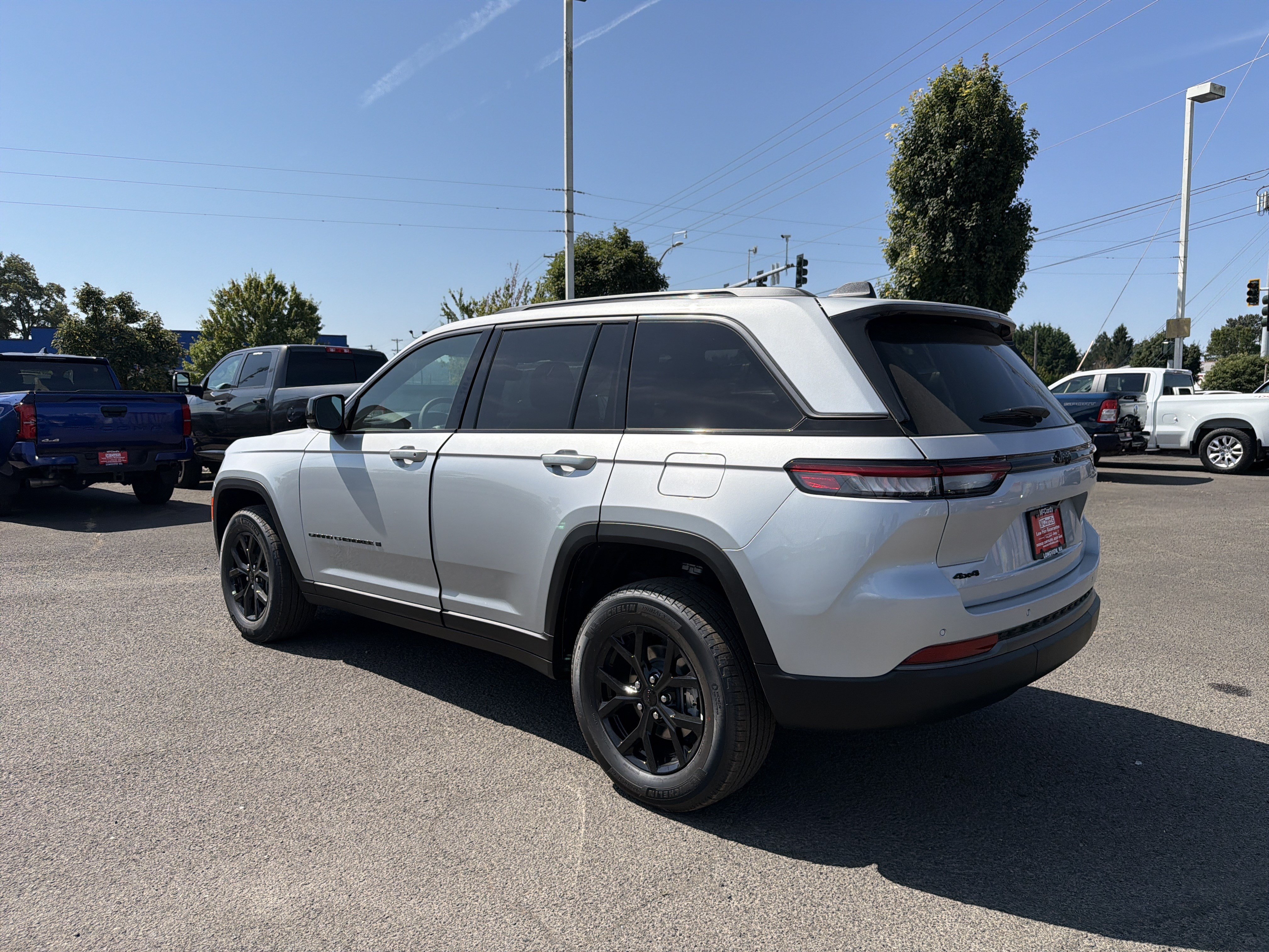 New 2026 Jeep Grand Cherokee Altitude AWD/4WD image 3