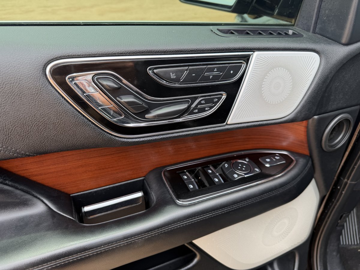Used 2020 Lincoln Navigator Reserve w/ Equipment Group 208A Reserve AWD/4WD image 14