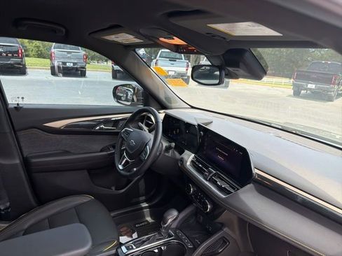 Used 2025 Chevrolet TrailBlazer ACTIV w/ Convenience Package FWD image 9