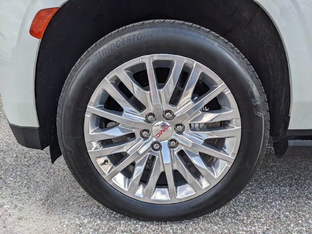 Used 2023 GMC Yukon XL Denali RWD image 11
