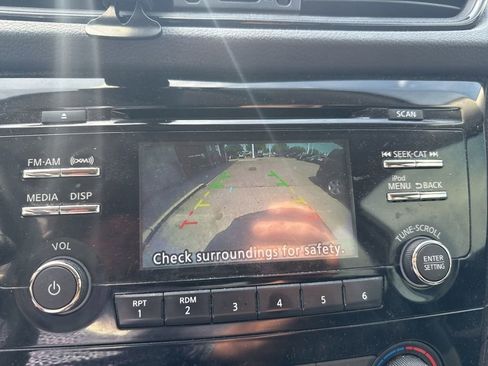 Used 2017 Nissan Rogue S AWD/4WD image 31