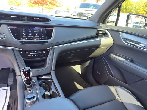 Used 2025 Cadillac XT6 Luxury image 28