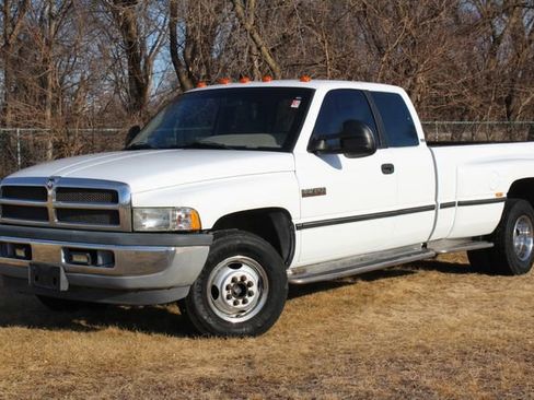 Used 1996 Dodge Ram 3500 Truck 2WD Club Cab image 1