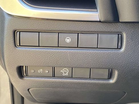 Used 2023 Nissan Rogue SV AWD/4WD image 17