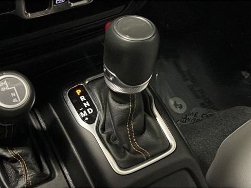 Used 2023 Jeep Gladiator Overland image 18