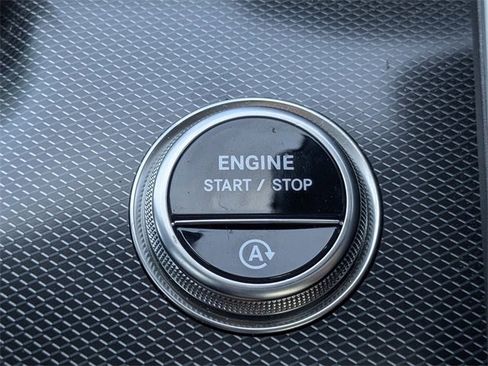 Used 2025 Mercedes-Benz C 300 Sedan image 29