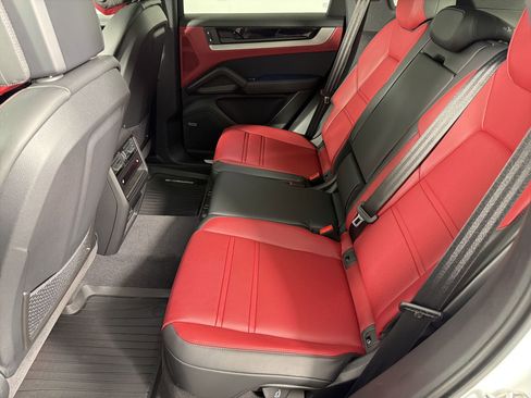 Used 2026 Porsche Cayenne image 15