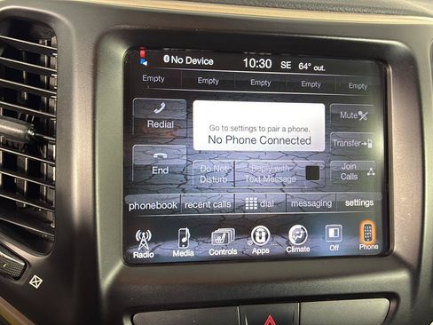 Used 2015 Jeep Cherokee Latitude w/ Cold Weather Group FWD image 31