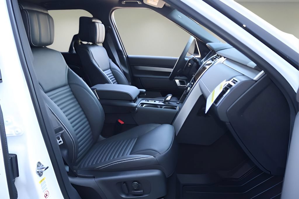 New 2026 Land Rover Discovery Dynamic SE AWD/4WD image 17