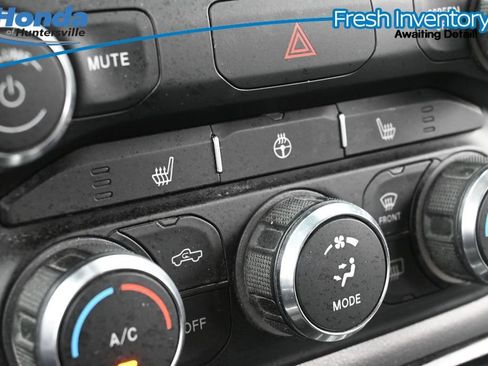 Used 2022 RAM 1500 Big Horn AWD/4WD image 16