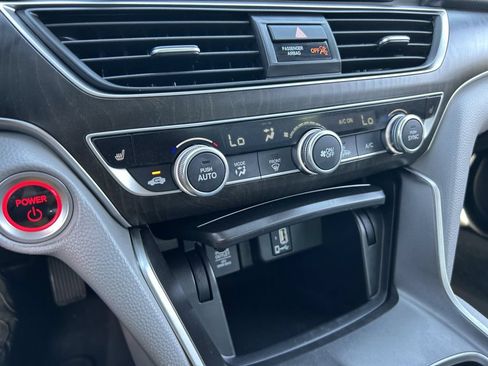 Used 2019 Honda Accord EX image 30