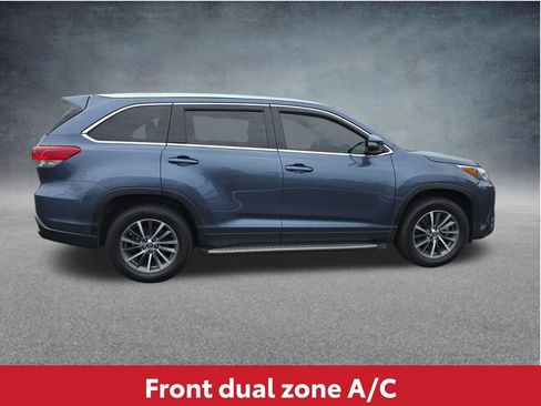 Used 2019 Toyota Highlander XLE FWD image 4