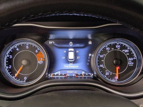 Used 2019 Jeep Cherokee Limited FWD image 23