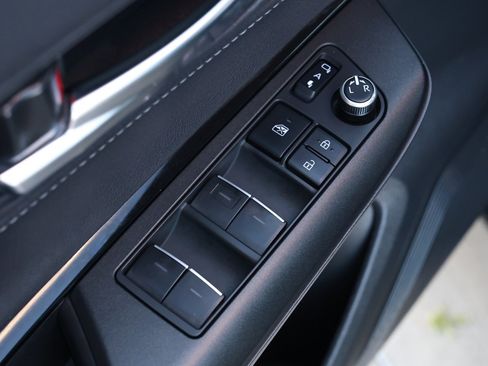 Used 2024 Toyota Venza LE image 25