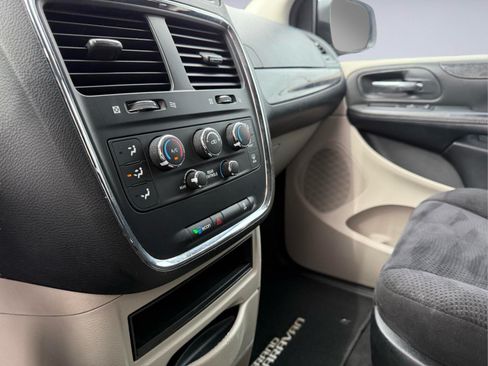 Used 2013 Dodge Grand Caravan SE FWD image 24