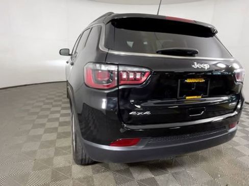 Used 2022 Jeep Compass Latitude AWD/4WD image 6