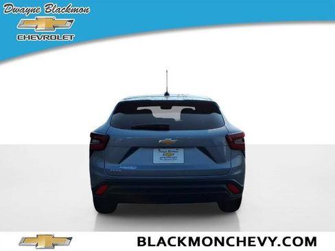 New 2026 Chevrolet Trax LS w/ LS Convenience Package FWD image 4