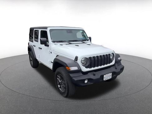 Used 2025 Jeep Wrangler Unlimited Sport AWD/4WD image 3