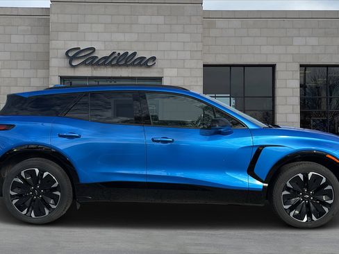 Used 2025 Chevrolet Blazer EV RS w/ Super Cruise Package image 2