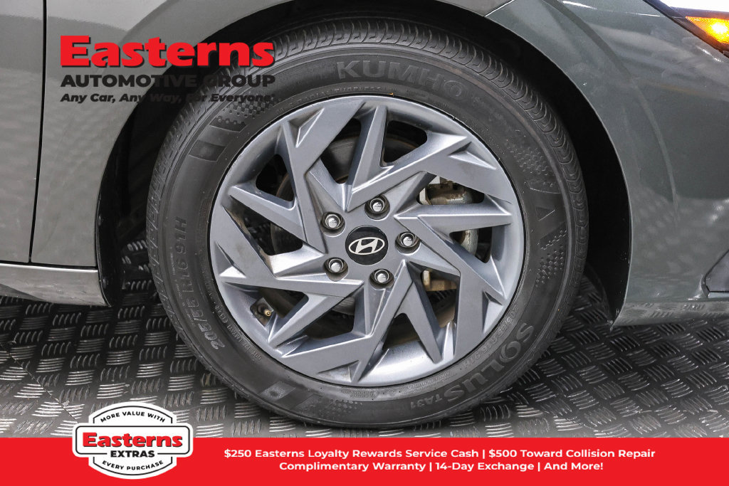 Used 2024 Hyundai Elantra SEL FWD image 31