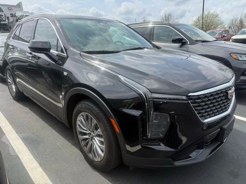 Used 2024 Cadillac XT4 Premium Luxury image 3