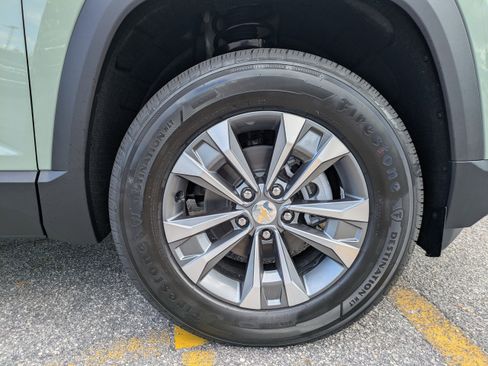 New 2026 Chevrolet Equinox LT w/ Safety and Technology Package FWD image 11