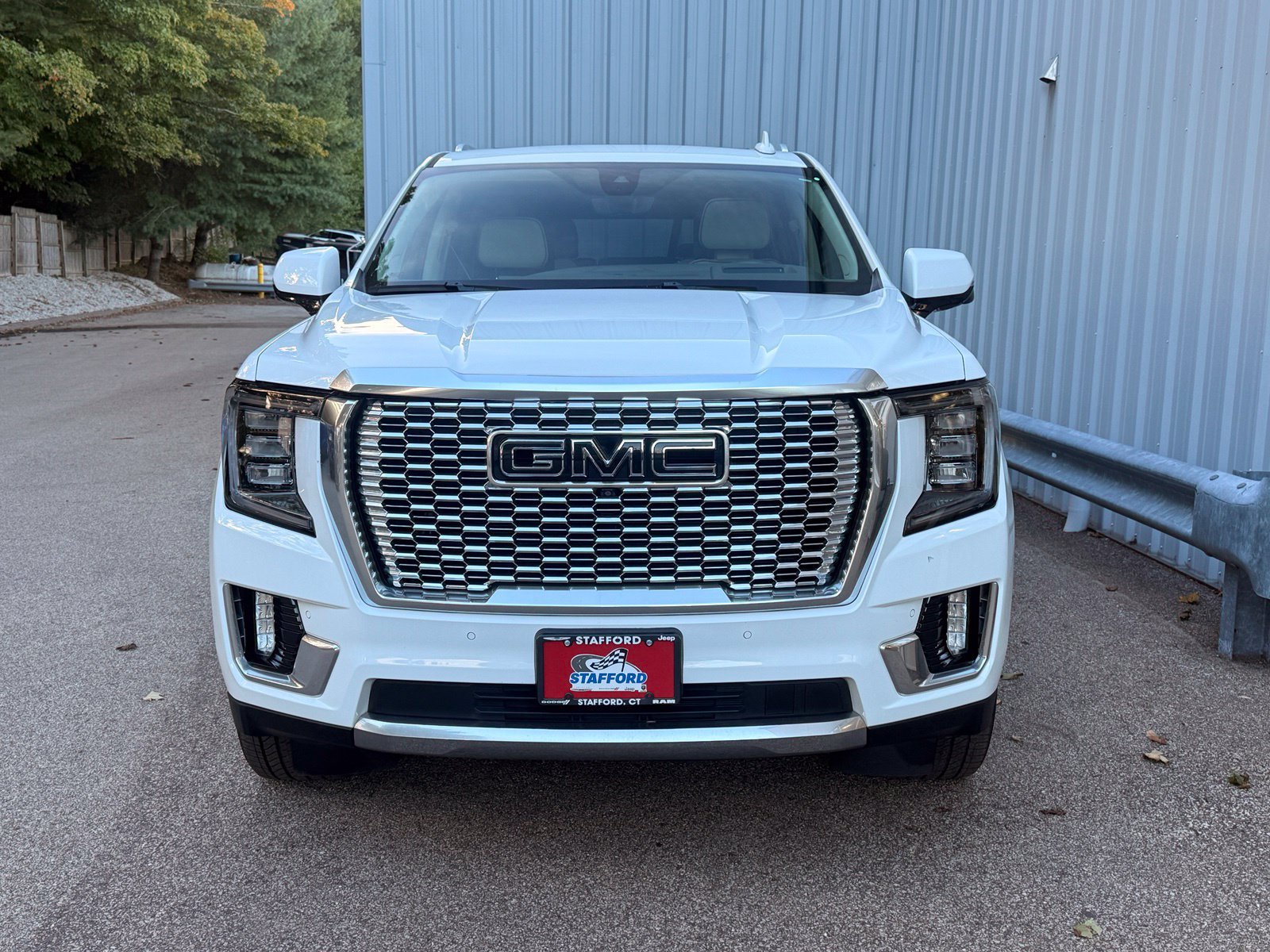 Used 2021 GMC Yukon Denali w/ Denali Premium Package AWD/4WD image 2