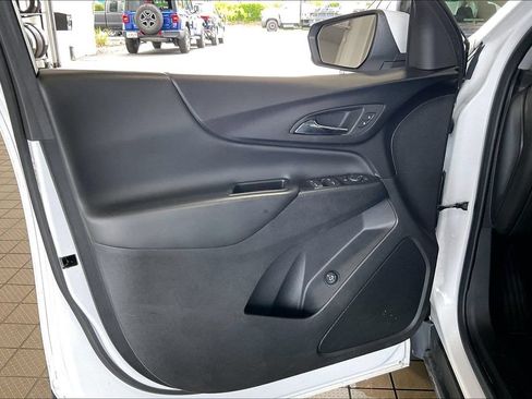 Used 2024 Chevrolet Equinox LT FWD image 2