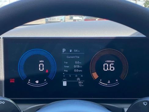 Used 2025 Hyundai Tucson SE image 14