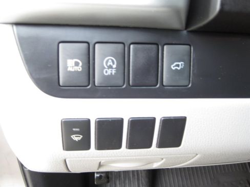 Used 2017 Toyota Highlander XLE AWD/4WD image 14