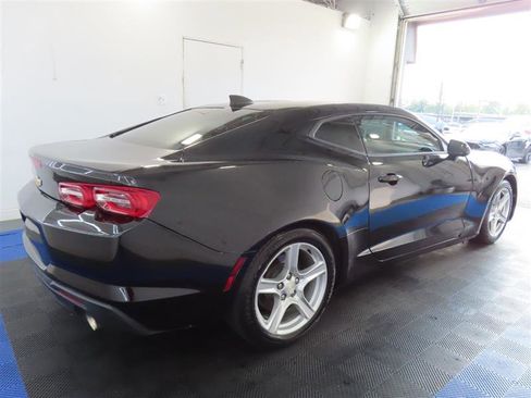 Used 2019 Chevrolet Camaro LT image 9