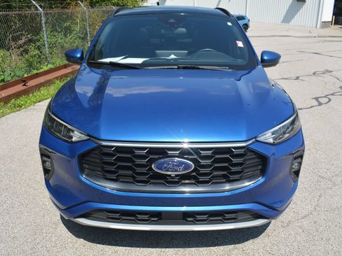 Used 2023 Ford Escape ST-Line Select w/ Tech Pack #2 AWD/4WD image 2