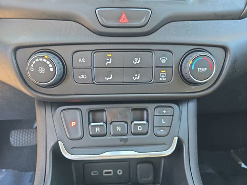 Used 2019 GMC Terrain SLE image 23