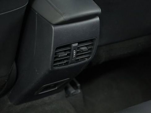 Used 2022 Toyota Corolla Cross XLE image 32