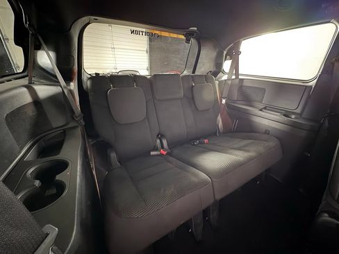 Used 2020 Dodge Grand Caravan SE FWD image 38