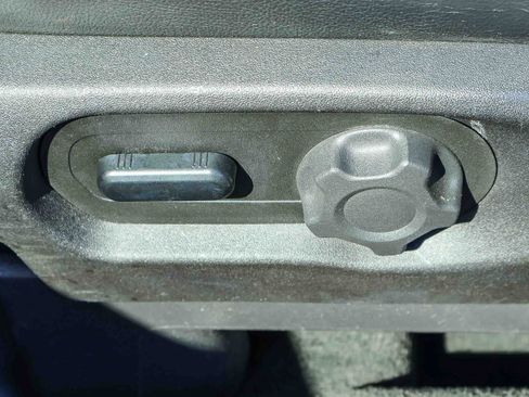 Used 2015 Ford Explorer XLT image 9